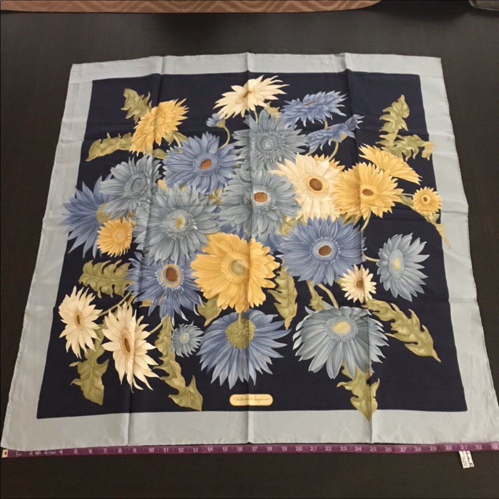 SALVATORE FERRAGAMO SILK SCARF - Picture 10 of 11